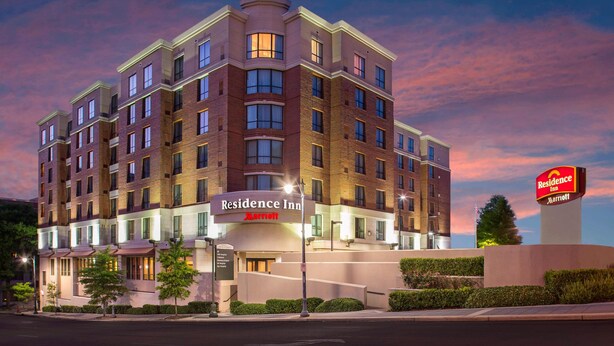 A multi-story hotel with a prominent sign for the Residence Inn Marriott. - Residence Inn by Marriott Birmingham Downtown at UAB (Birmingham)