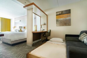 Desk, laptop workspace, blackout drapes, soundproofing - SpringHill Suites by Marriott Athens West (Athens)