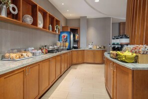 Free daily buffet breakfast - SpringHill Suites by Marriott Athens West (Athens)