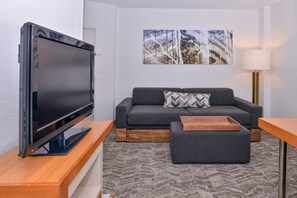 42-inch flat-screen TV with satellite channels, TV, Netflix - SpringHill Suites by Marriott Fairfax Fair Oaks (Fairfax)