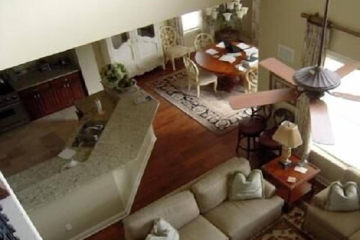 Three Bed, Three and 1/2 Bath Residence | Living area