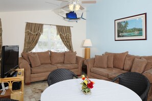 Sviitti, 2 makuuhuonetta (Waterfront Owner Suite) | Oleskelualue