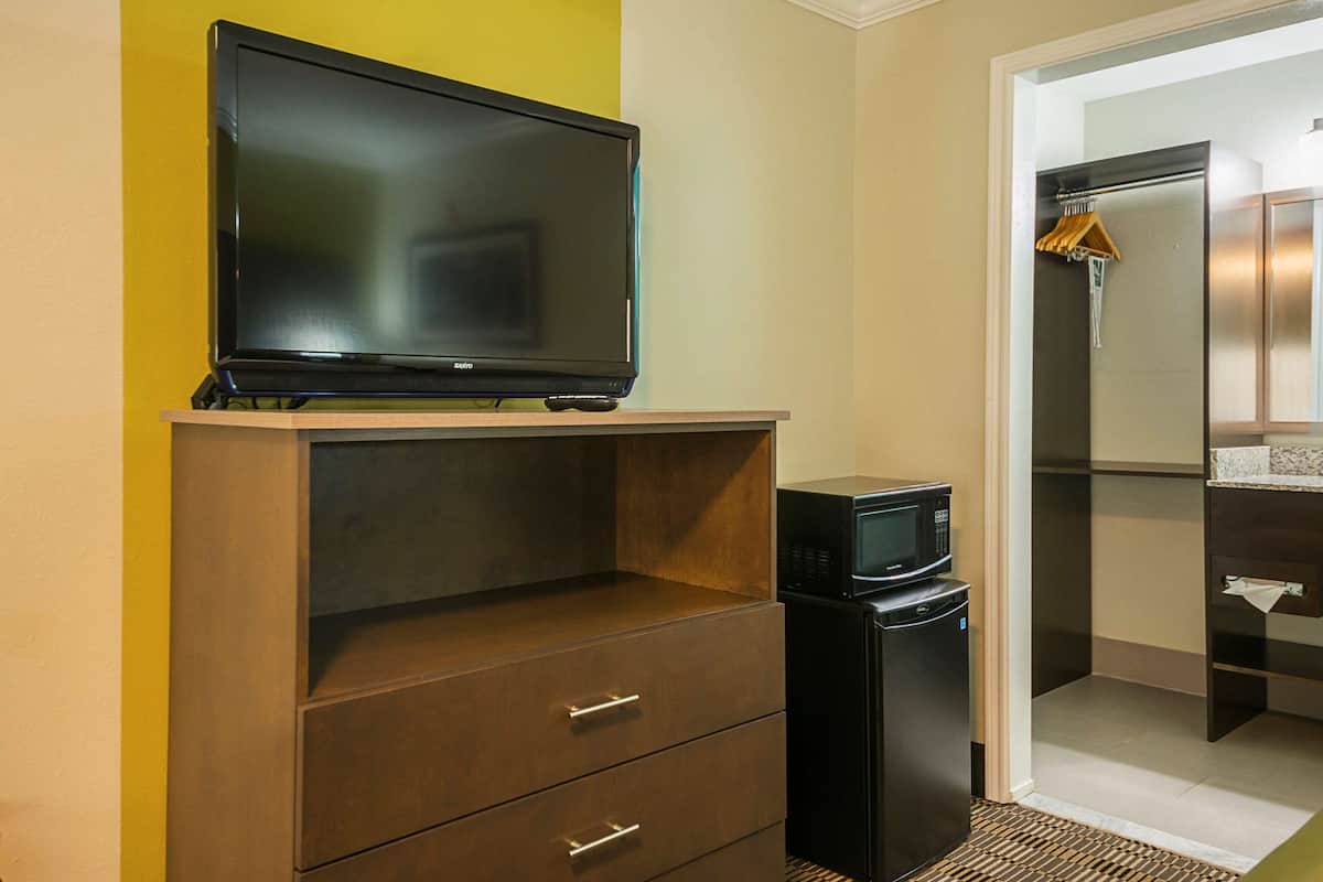 desk, iron/ironing board, free wifi, bed sheets