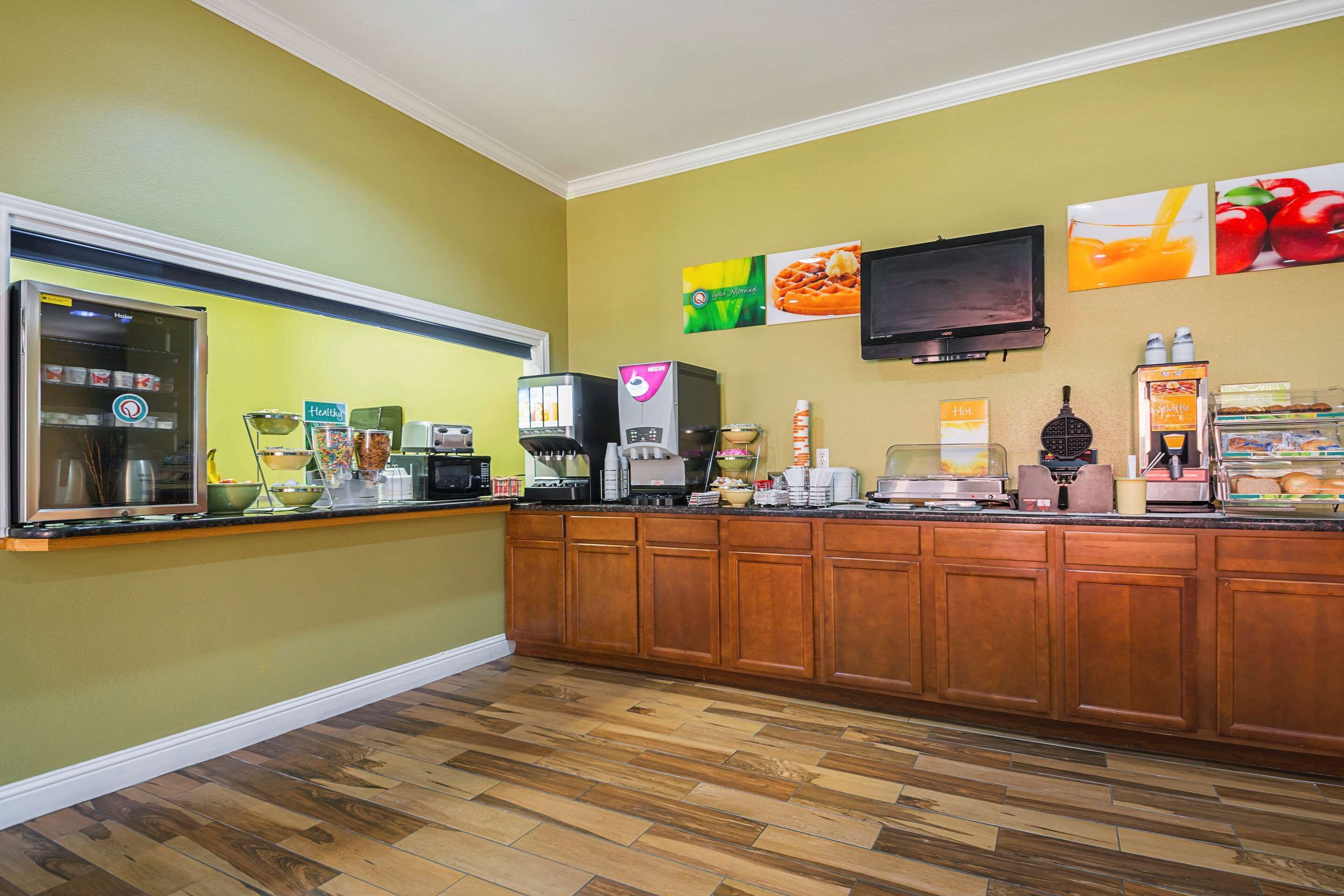 free continental breakfast