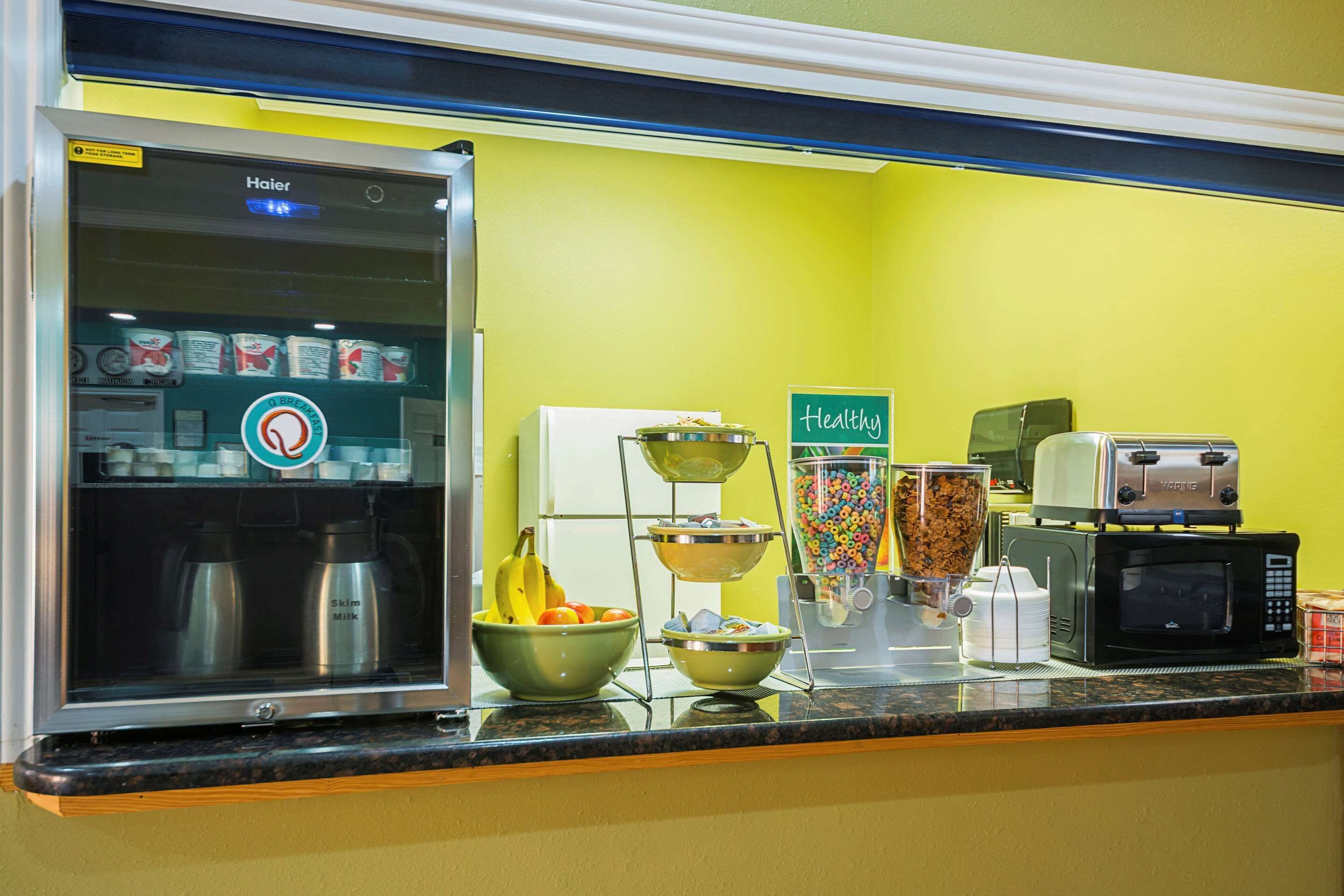 free continental breakfast