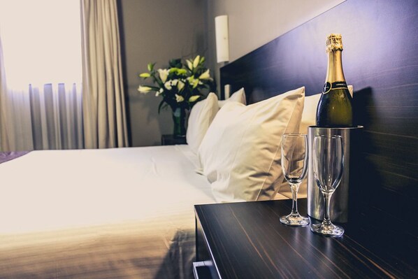 In-room safe, desk, iron/ironing board, free cots/infant beds - Best Western Blackbutt Inn (New Lambton)