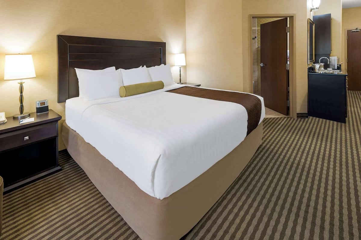 In-room safe, desk, laptop workspace, blackout drapes