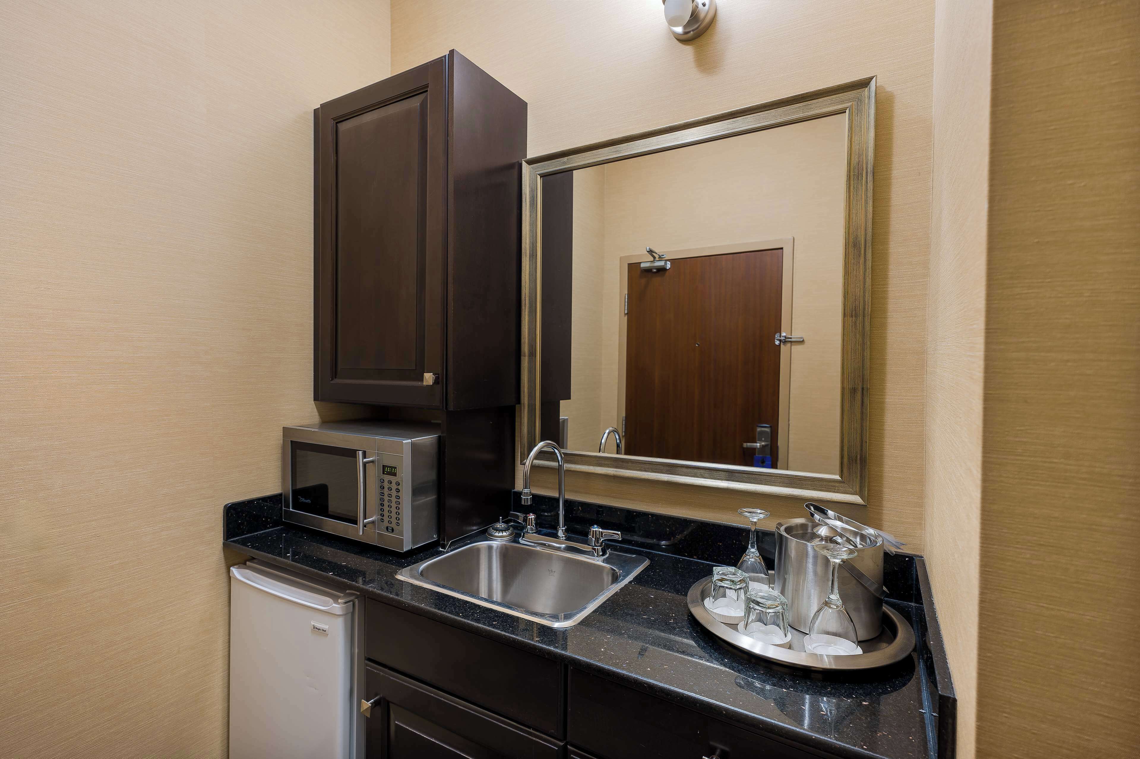 1 bedroom, in-room safe, desk, laptop workspace