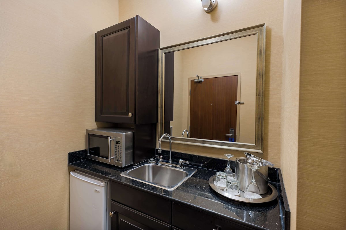 1 bedroom, in-room safe, desk, laptop workspace