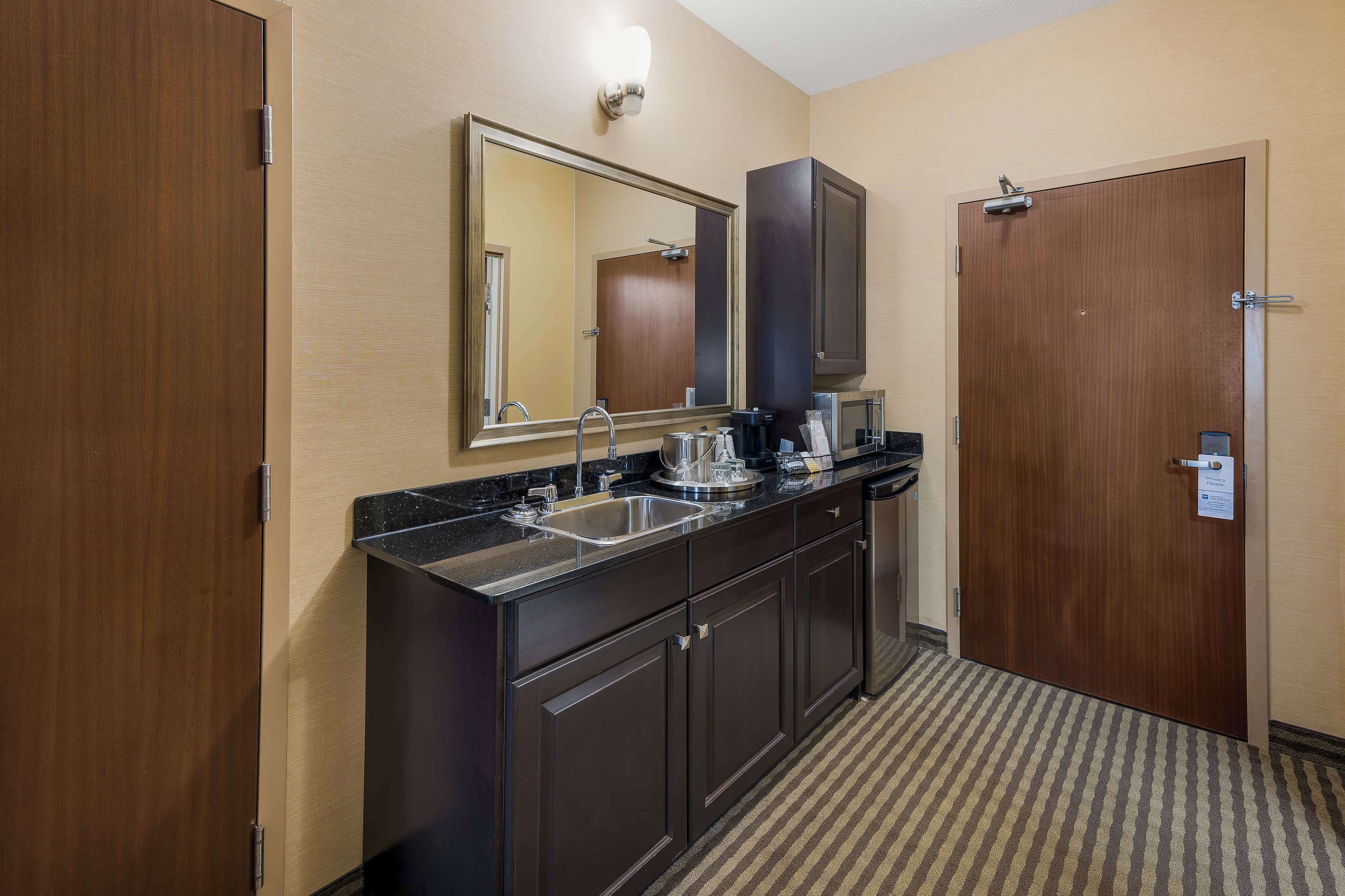 1 bedroom, in-room safe, desk, laptop workspace