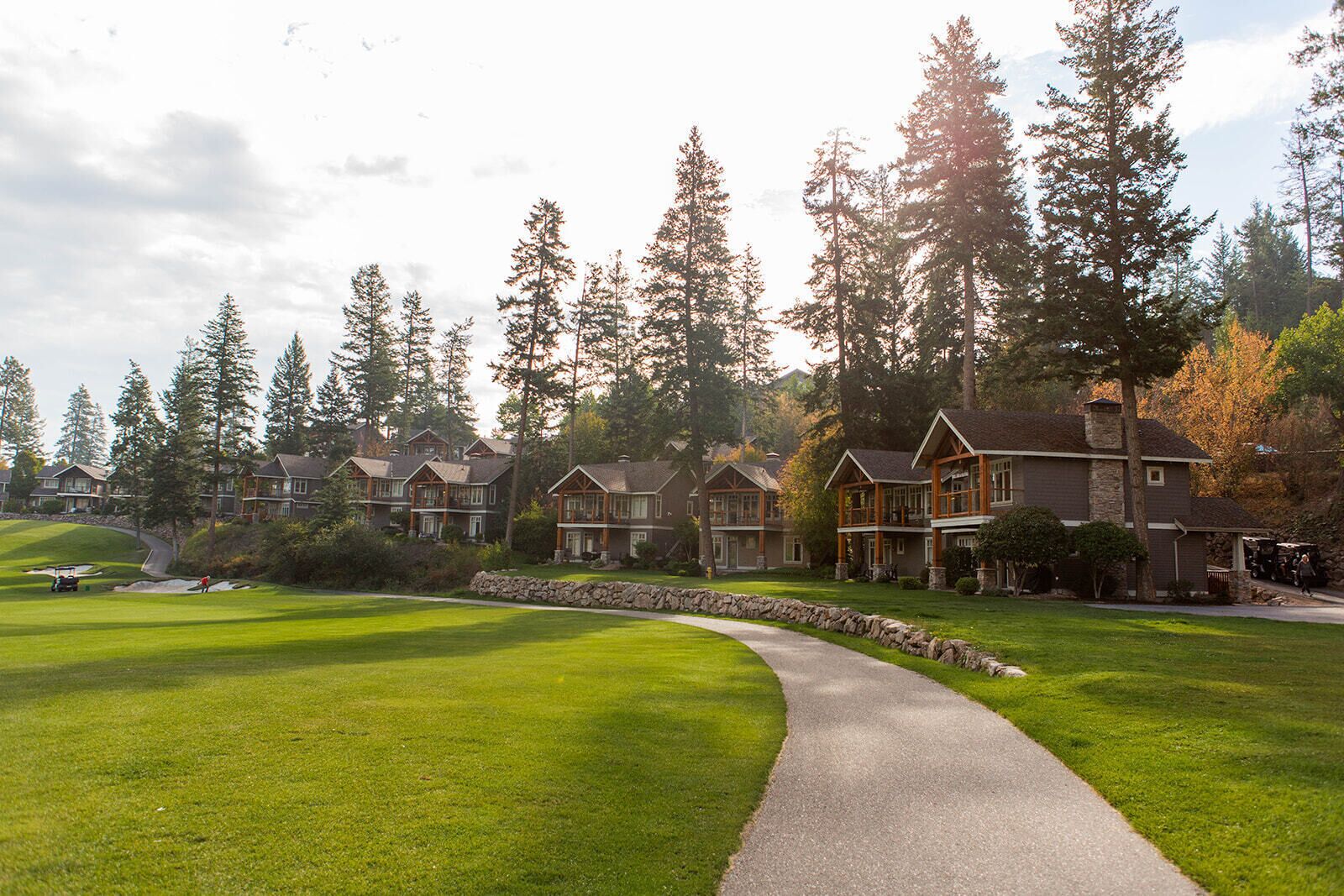 Peregrine 2 Bedroom Cottage with King and 2 Twin Beds  | Individually decorated, individually furnished, iron/ironing board