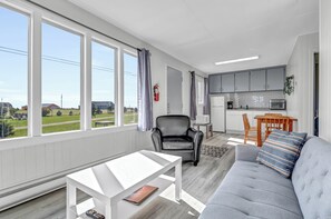 Mökki, 2 makuuhuonetta | Olohuone | Televisio