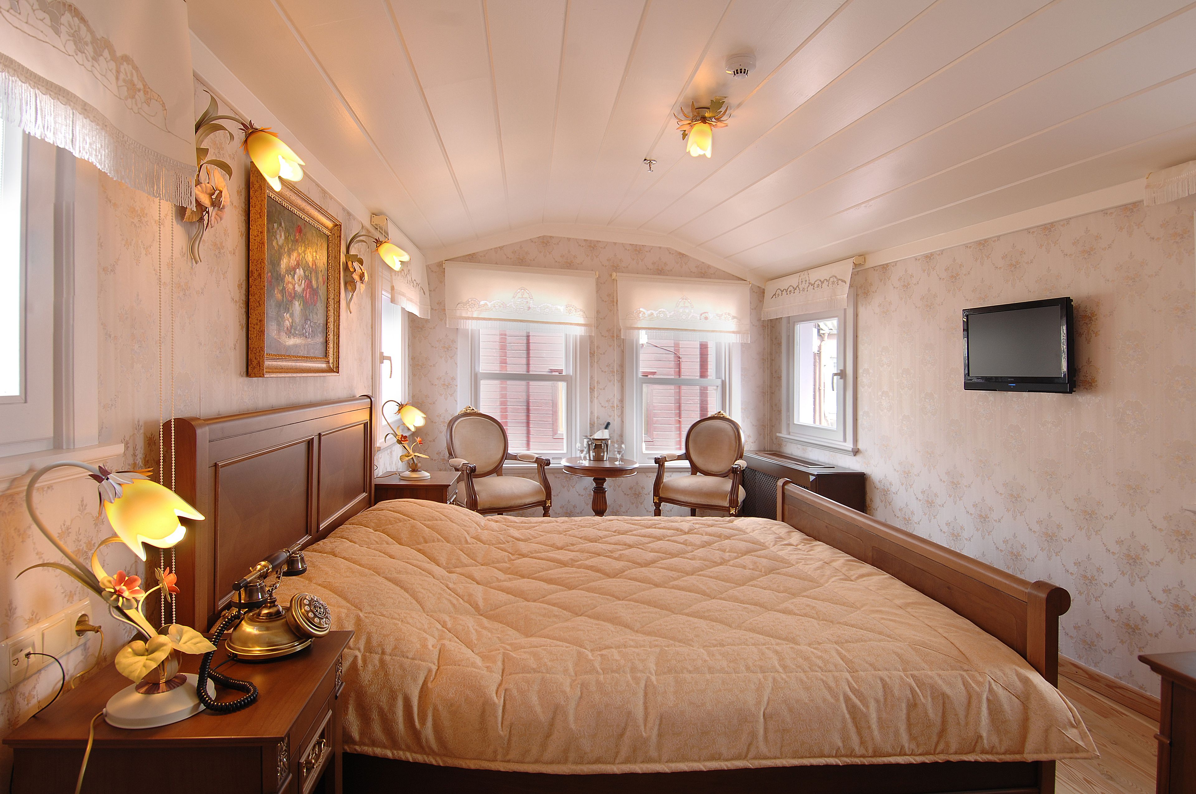 standard double room | premium bedding, pillow-top beds, minibar, in-room safe