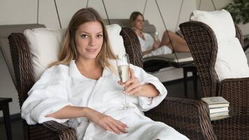 Sauna, tina de hidromasaje, baño de vapor y tratamientos corporales