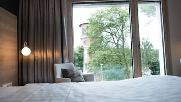 Escritorio, cunas, wifi gratis y ropa de cama
