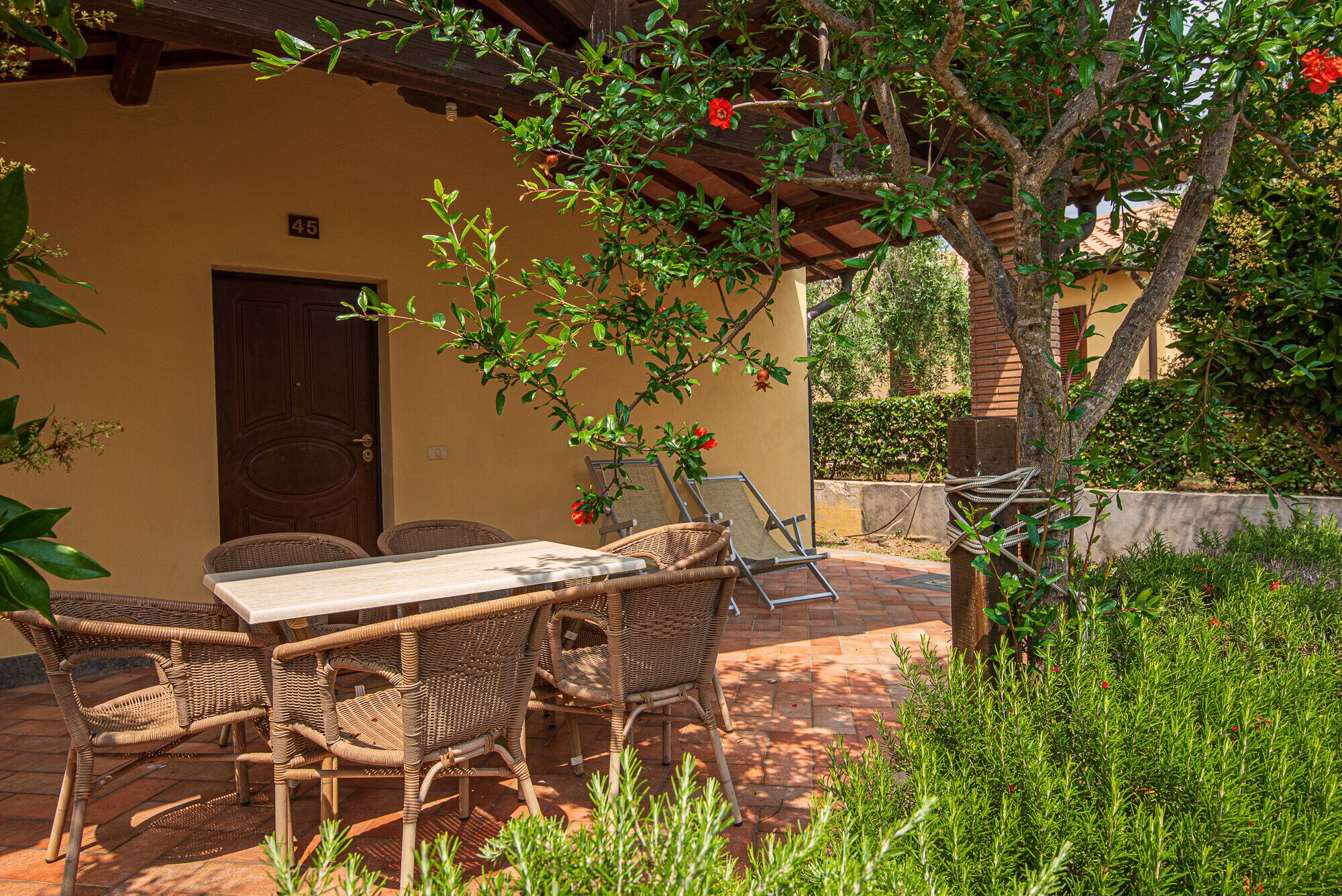 cottage club 2 | terrace/patio