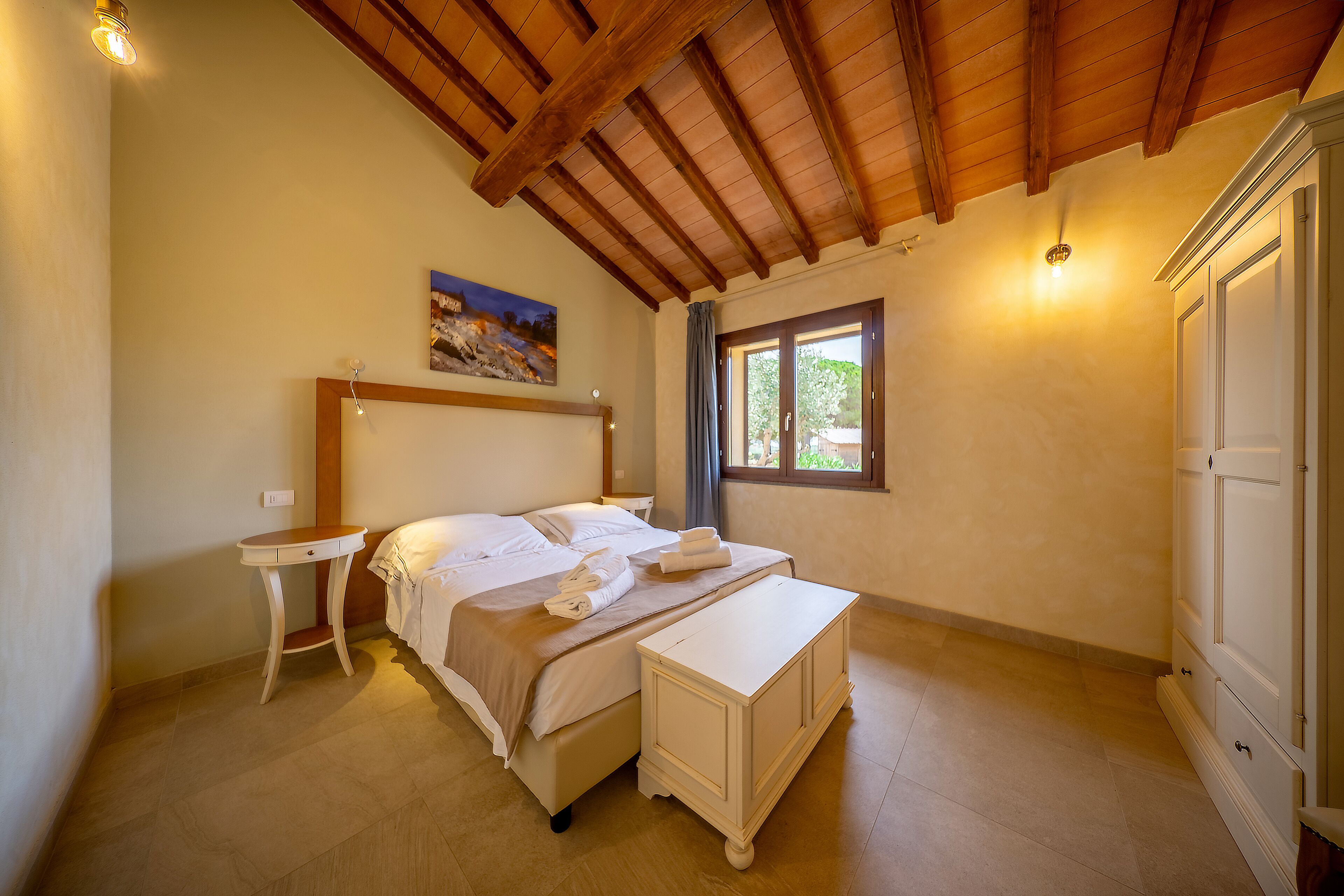 cottage club 1 | 2 bedrooms, down duvets, in-room safe, individually furnished