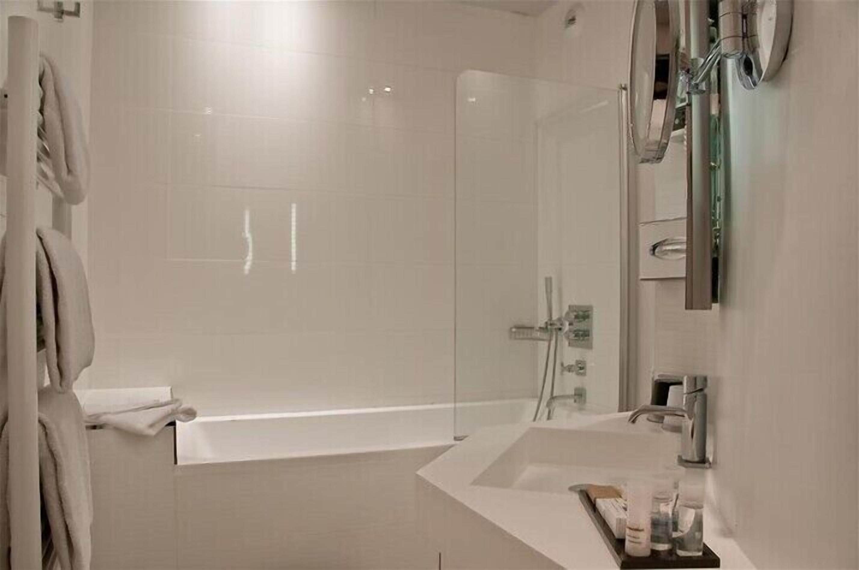 deluxe room, balcony | bathroom | free toiletries, hair dryer, towels