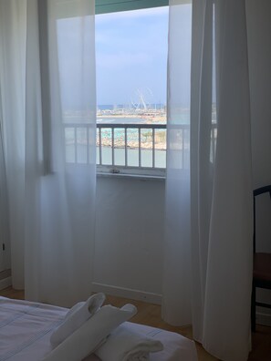 Bureau, Wi-Fi gratuit, draps fournis