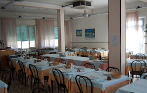 Breakfast, lunch and dinner served - Hotel Laika (Rimini)
