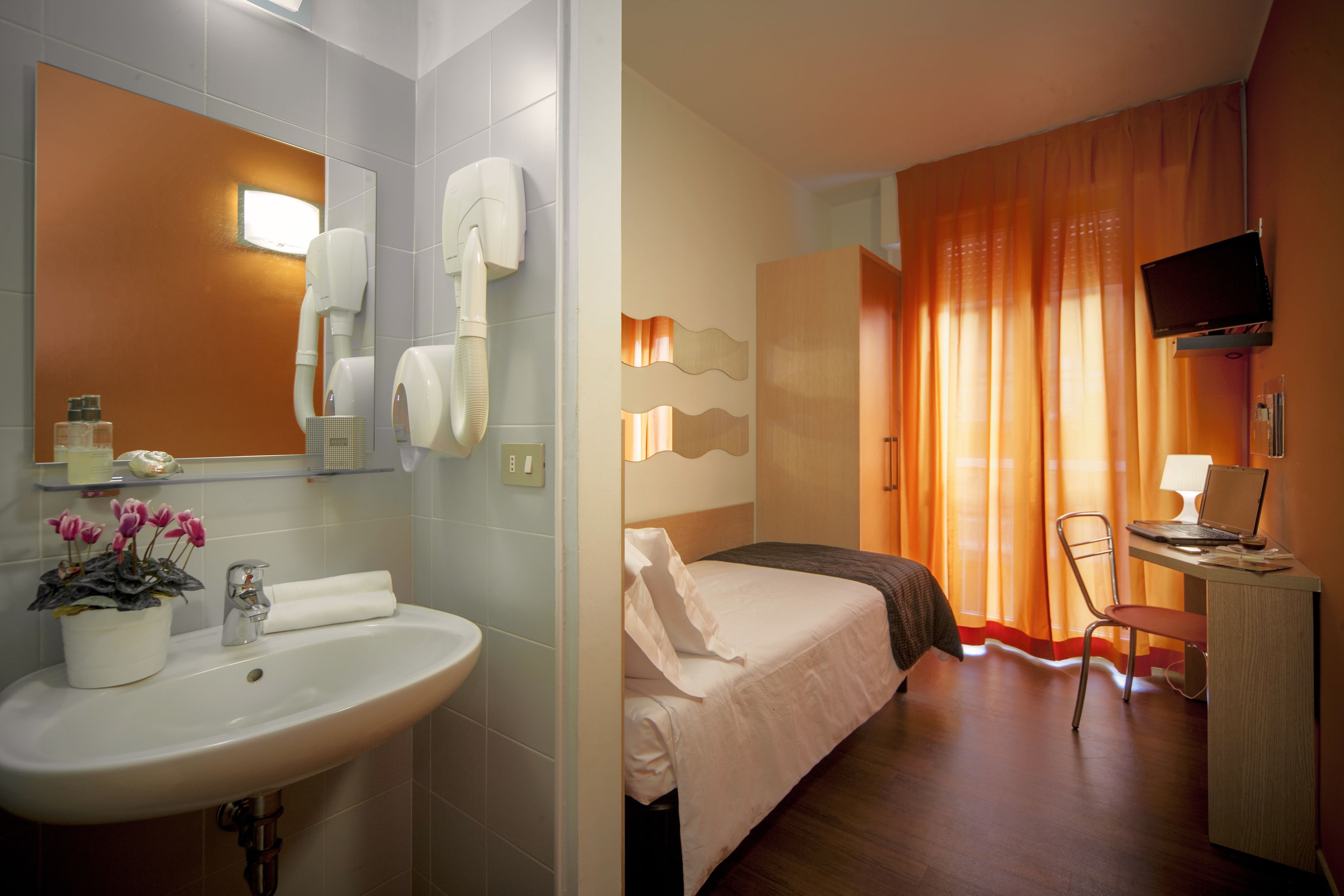 economy single room | 1 bedroom, desk, free wifi, bed sheets