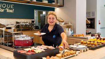 Dagelijks ontbijtbuffet (EUR 8 per persoon)