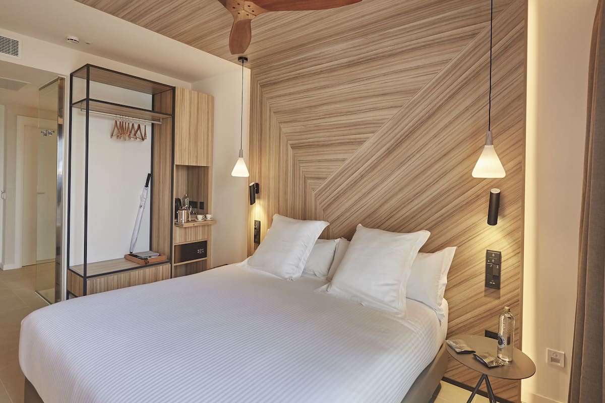 Minibar, in-room safe, desk, soundproofing