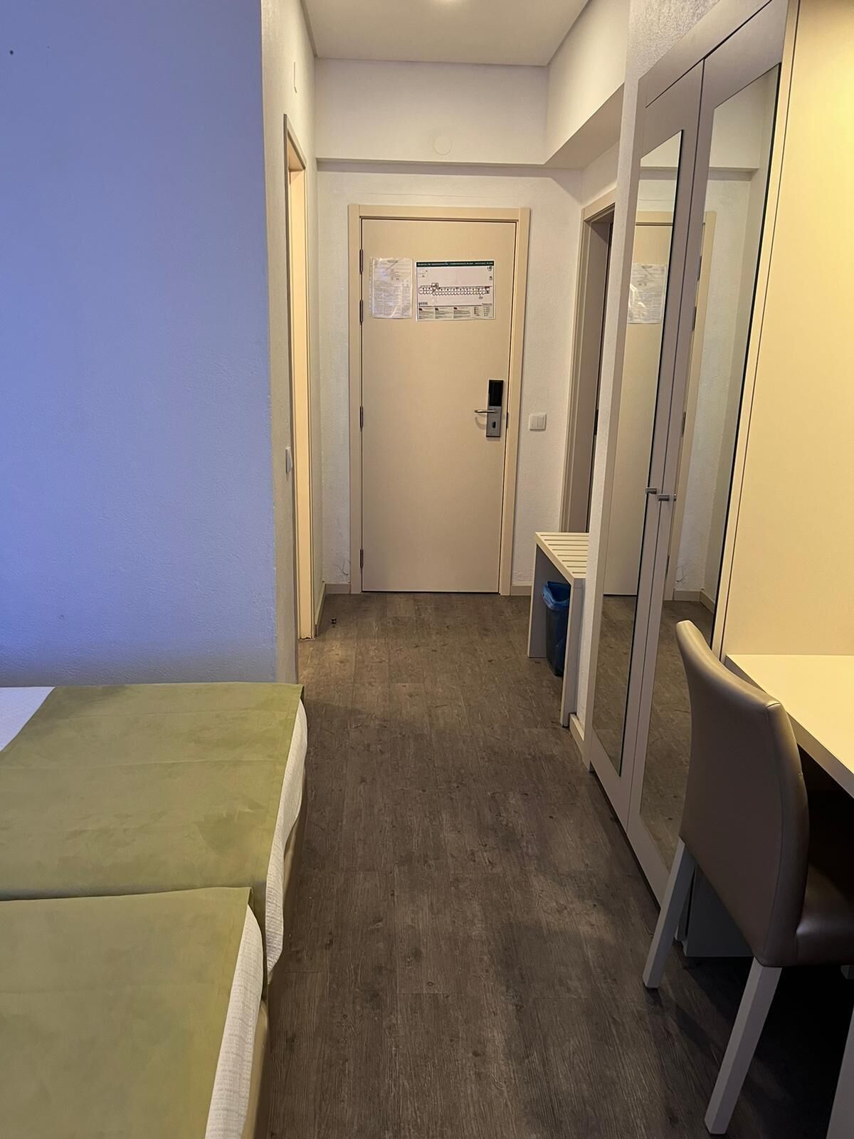 Habitació amb dos llits individuals Comfort (with Extra Bed) | Minibar, caixa forta a l'habitació i escriptori 