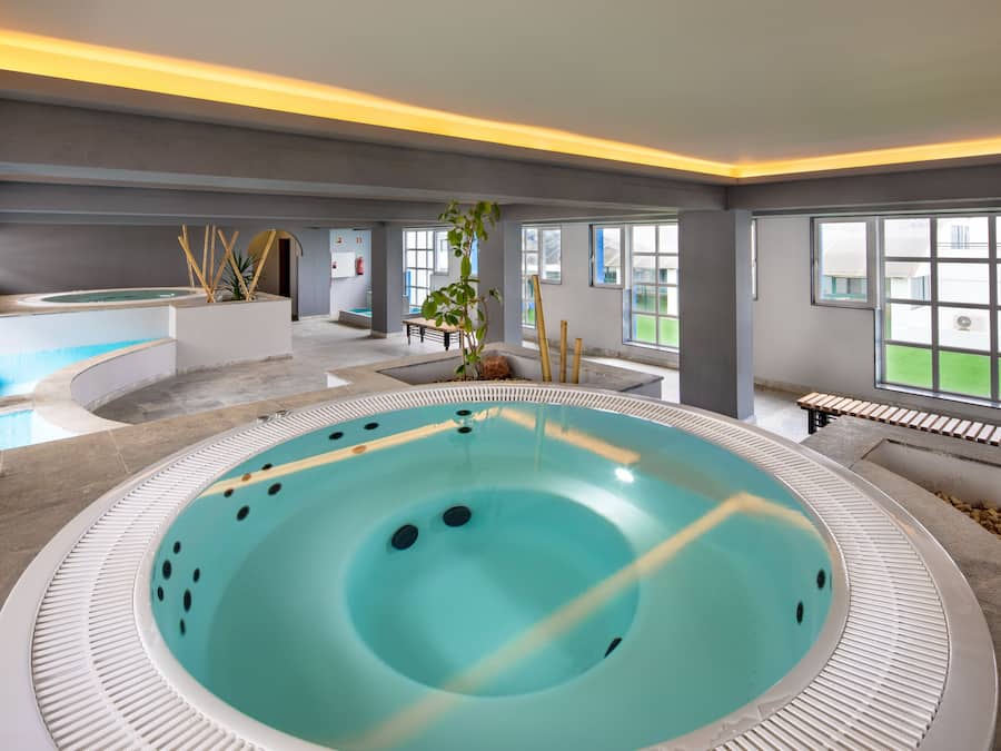 Sauna seca, sauna a vapor, massagens desportivas, esfoliação corporal