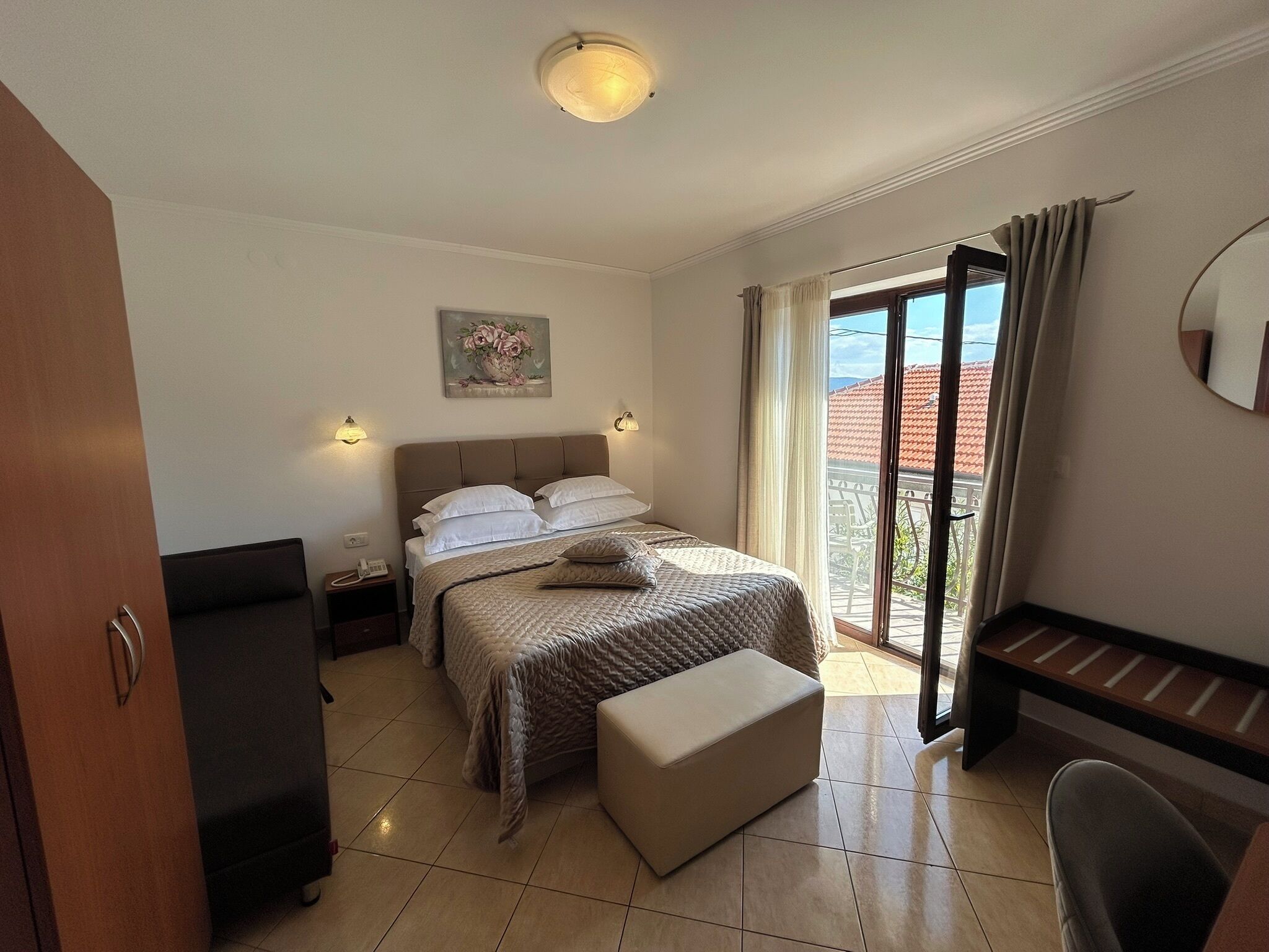 Triple Room, 1 Double Bed with Sofa bed, Balcony, Sea View | Bathroom | Shower, free toiletries, hair dryer, bathrobes