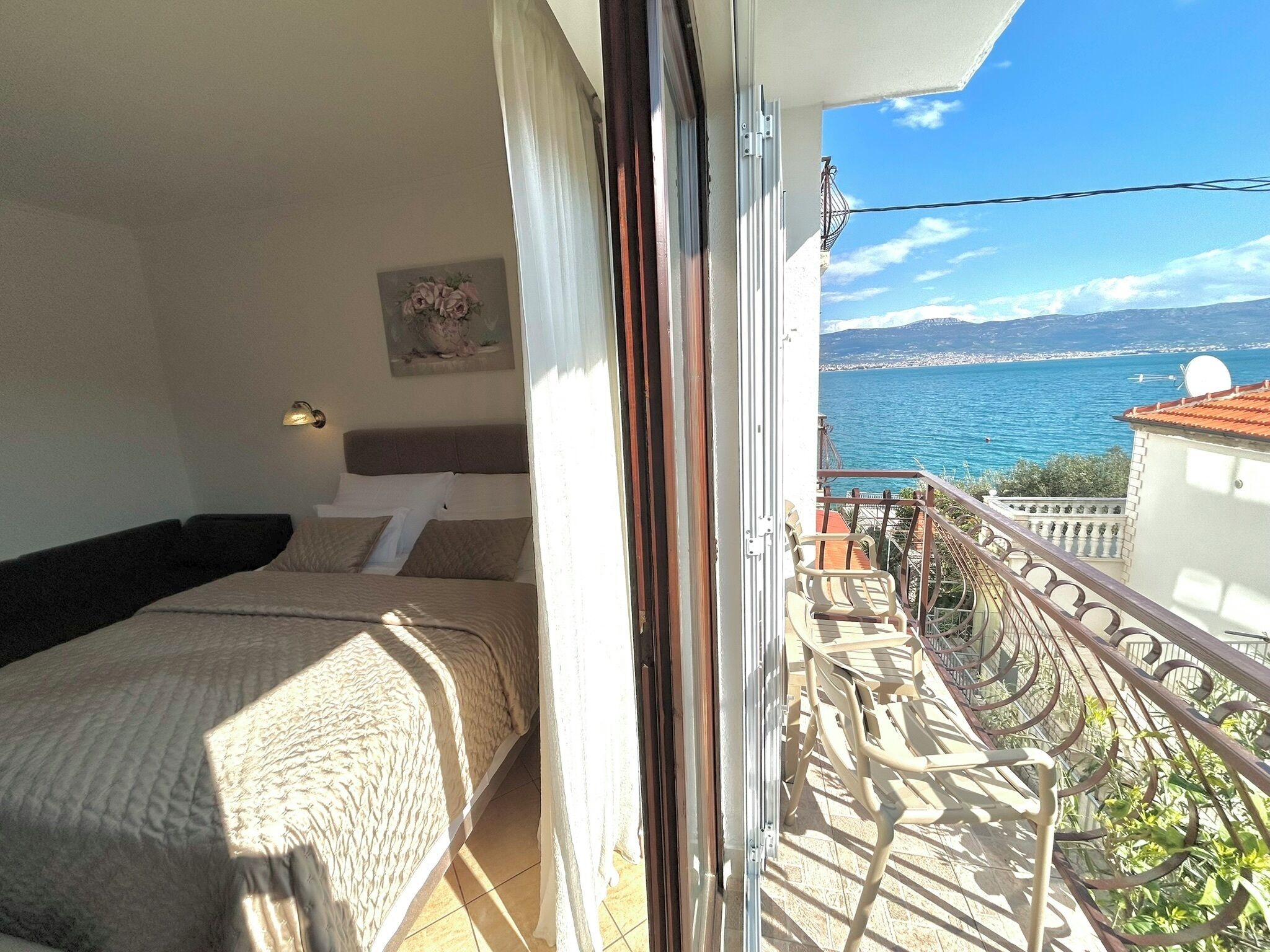 Triple Room, 1 Double Bed with Sofa bed, Balcony, Sea View | Bathroom | Shower, free toiletries, hair dryer, bathrobes