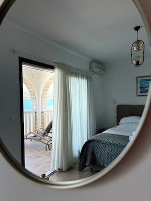 Superior Room, 1 King Bed, Sea View | Premium bedding, in-room safe, desk, free WiFi