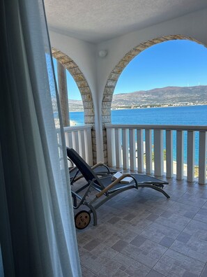 Superior-Zimmer, 1 King-Bett, Meerblick | Terrasse/Patio