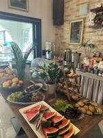 Desayuno buffet todos los días (con cargo)