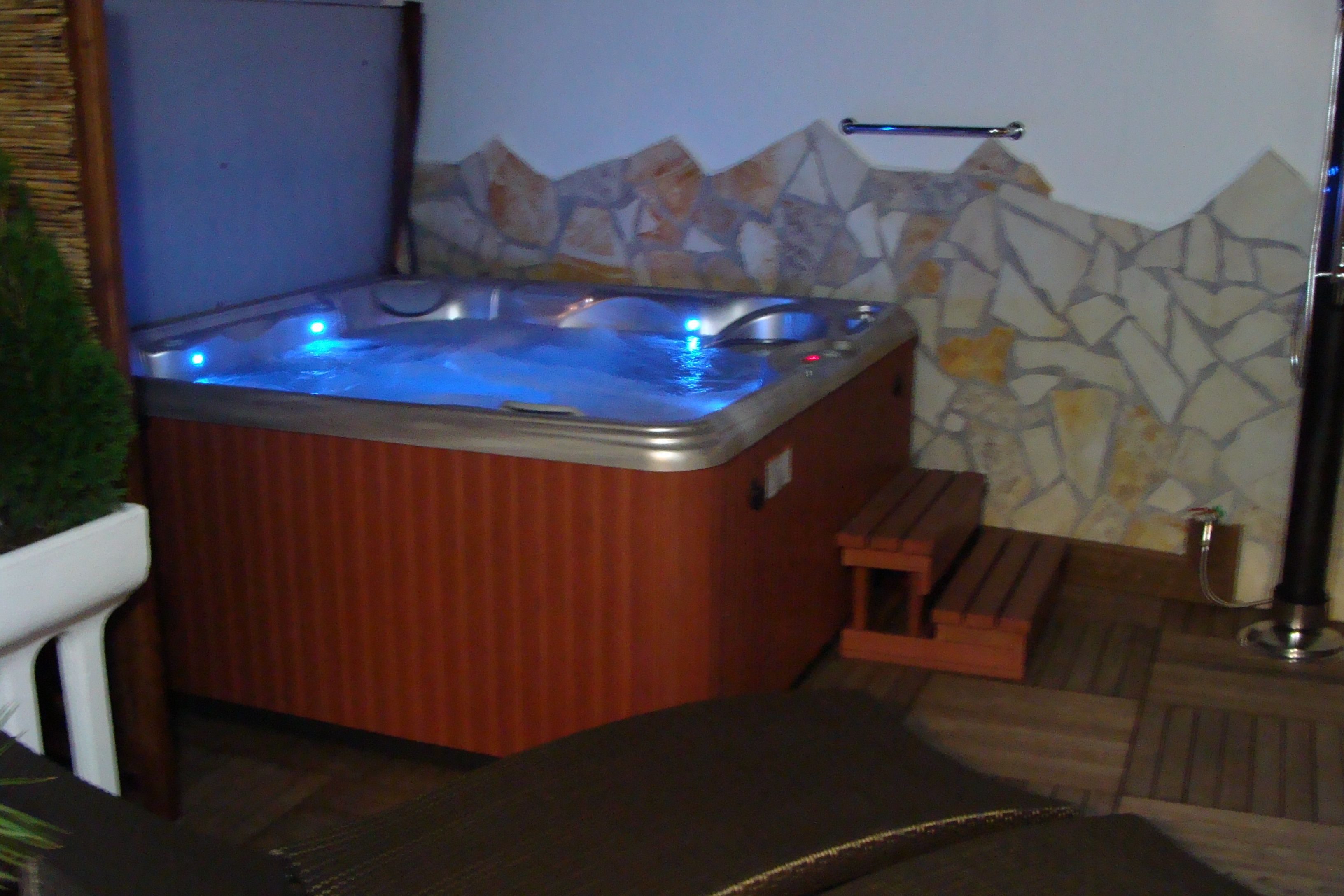 indoor spa tub