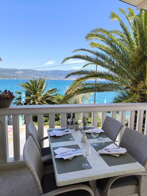 Breakfast, lunch and dinner served  - Hotel Vila Tina (Trogir)