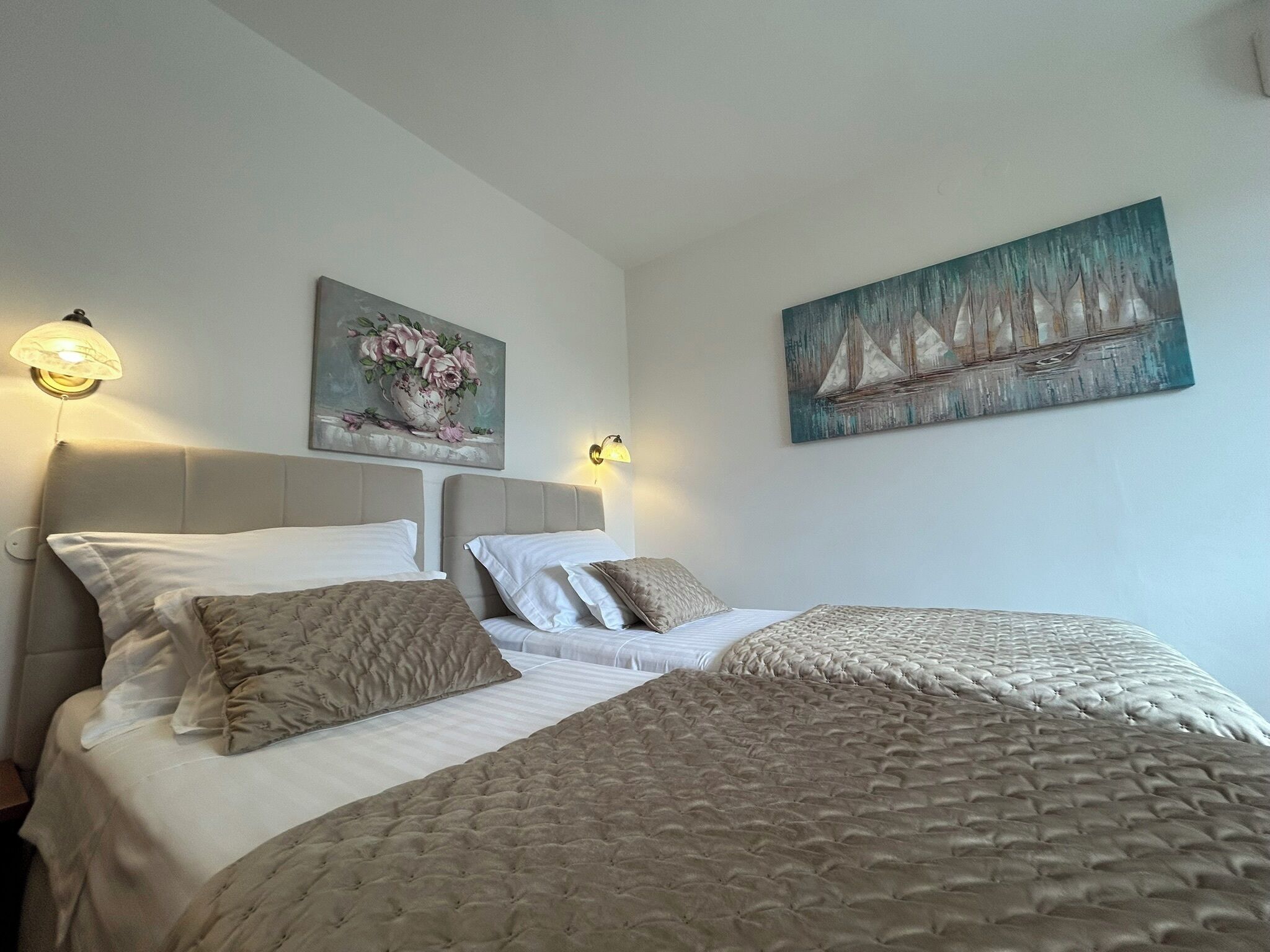 エコノミー ダブルまたはツインルーム 1 ベッドルーム 禁煙 | 高級寝具、セーフティボックス (室内)、デスク、WiFi (無料)