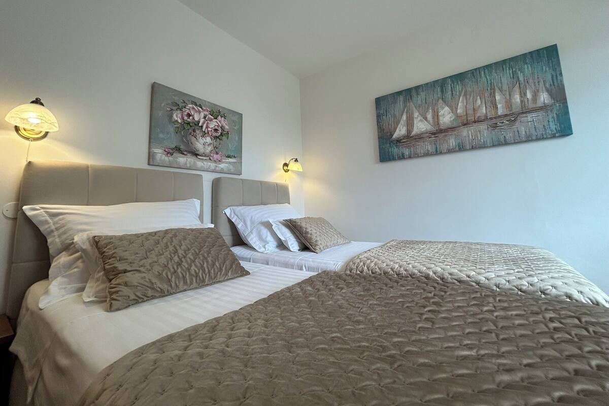 エコノミー ダブルまたはツインルーム 1 ベッドルーム 禁煙 | 高級寝具、セーフティボックス (室内)、デスク、WiFi (無料)