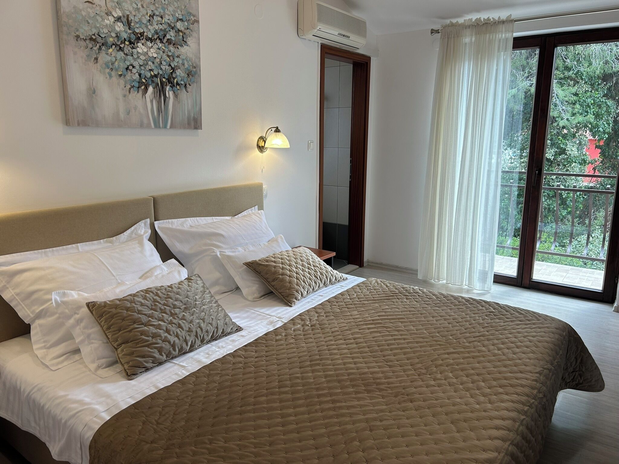 Economy Double or Twin Room, 1 Double or 2 Twin Beds, Non Smoking | Premium bedding, in-room safe, desk, free WiFi