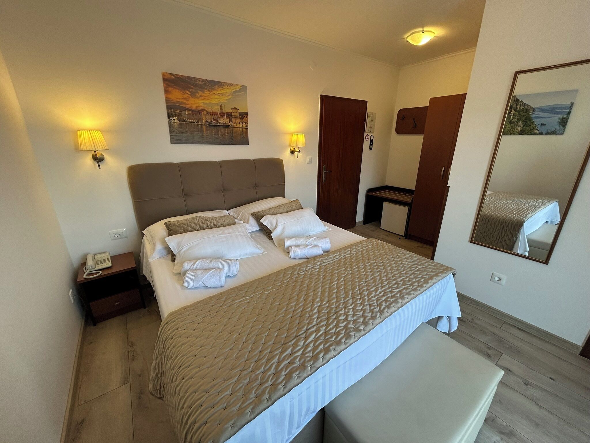 Standard Double or Twin Room, Balcony | 高級寝具、セーフティボックス (室内)、デスク、WiFi (無料)