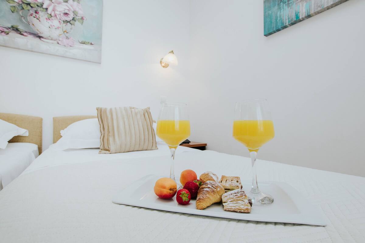 economy double or twin room, 1 bedroom | 1 bedroom, premium bedding, in-room safe, desk