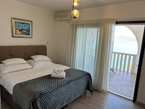 Chambre Supérieure, 1 très grand lit, vue mer