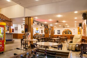 Poolside bar - Apartamentos Oro Blanco (Arona)