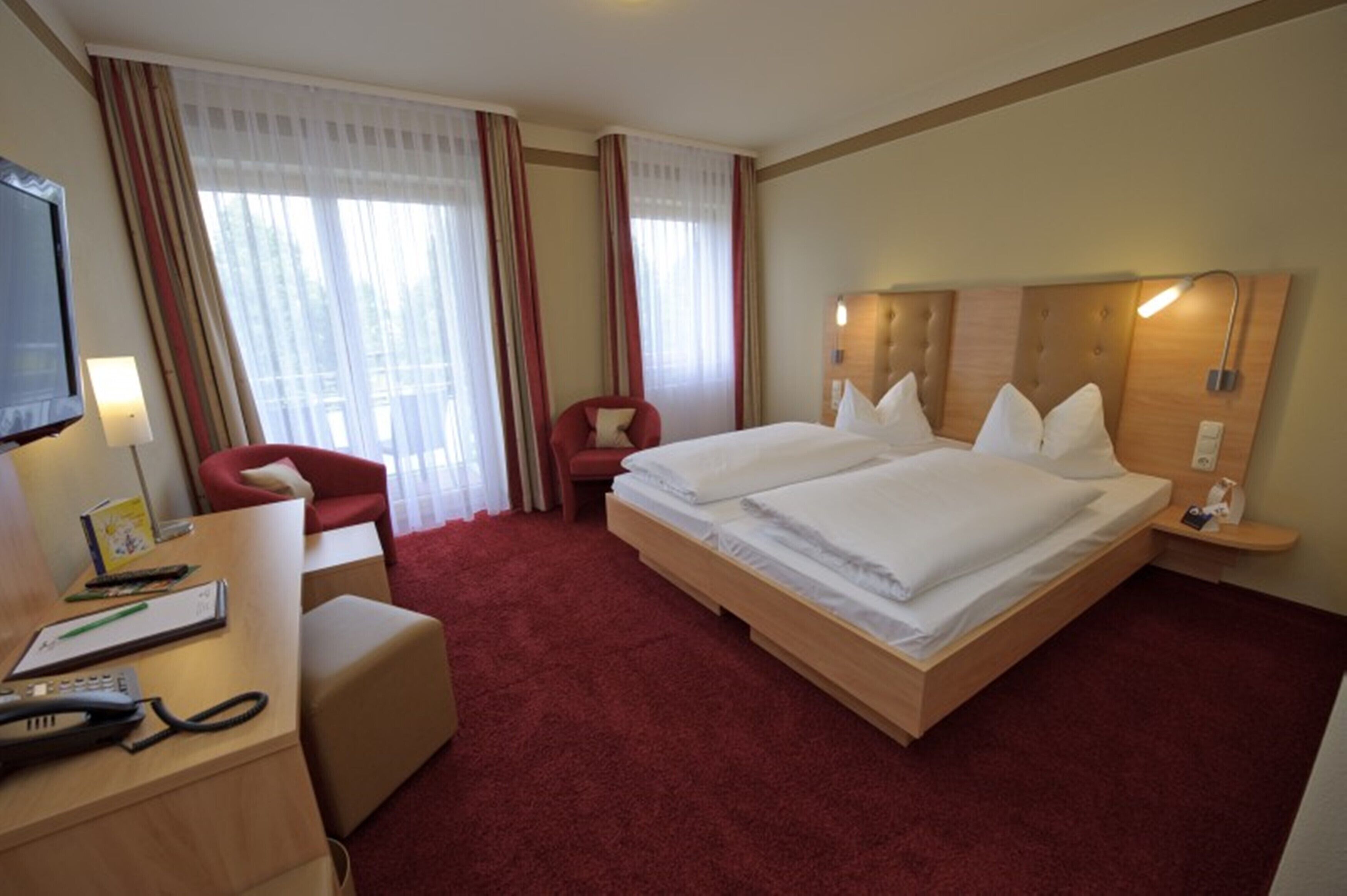 雙人房, 露台 | 防敏寢具、房內夾萬、書桌、手提電腦工作空間