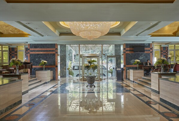 Interior entrance - Triumph Plaza Hotel (Cairo)