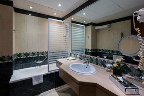 Free toiletries, hair dryer, bathrobes, slippers - Triumph Plaza Hotel (Cairo)