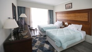 Camera Standard con letto matrimoniale o 2 letti singoli (Nile View) | Area soggiorno | TV LCD 32 pollici con canali via cavo, TV