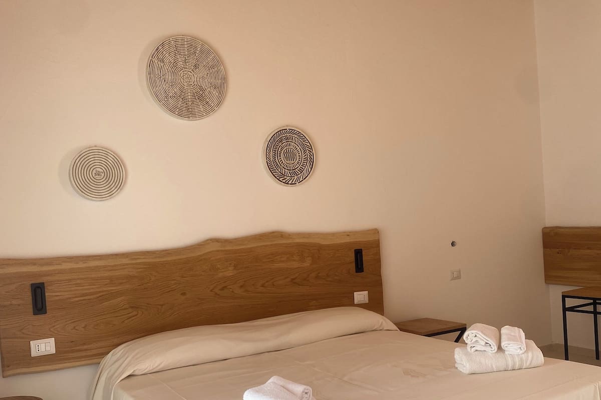 Firemannsrom – superior, balkong, hageutsikt | Memory foam-senger, minibar, safe på rommet og skrivebord