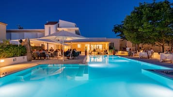 Outdoor pool, open 10:30 AM to 8:00 PM, pool loungers