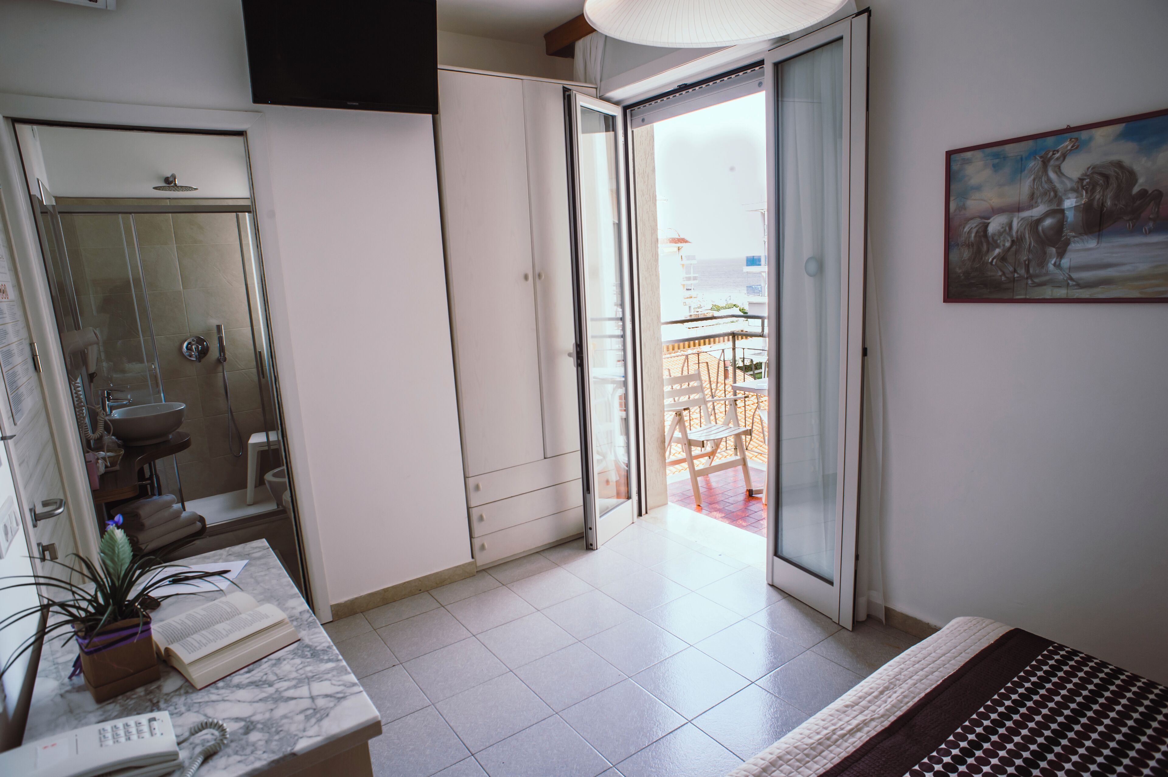 Quarto casal | Cofres nos quartos, escrivaninha, Wi-Fi de cortesia, roupa de cama
